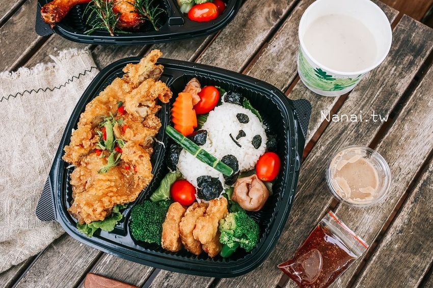 新品熊貓主題餐盒搭配炸霜降牛排萌度指數爆表、迷迭香烤半雞允指回味，熊貓食堂