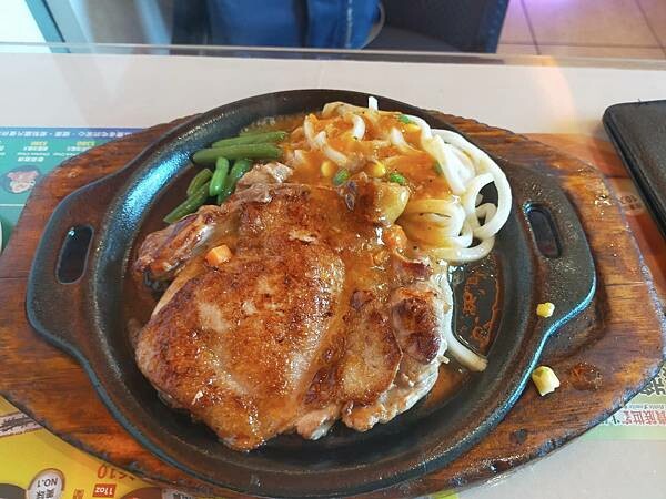 桃園八德貴族世家~排餐+超值沙拉吧~給您平實的價格~最舒適的