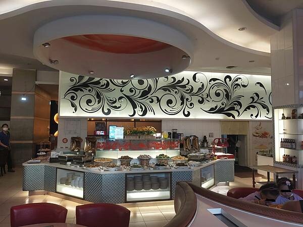 桃園八德貴族世家~排餐+超值沙拉吧~給您平實的價格~最舒適的