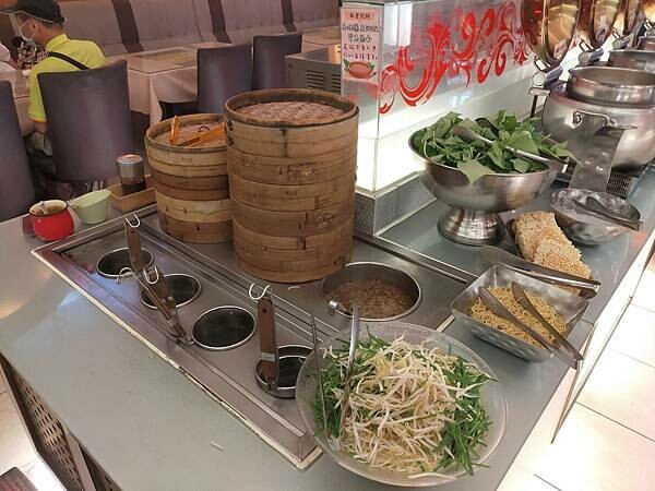 桃園八德貴族世家~排餐+超值沙拉吧~給您平實的價格~最舒適的