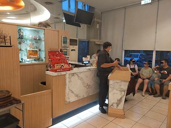 桃園八德貴族世家~排餐+超值沙拉吧~給您平實的價格~最舒適的