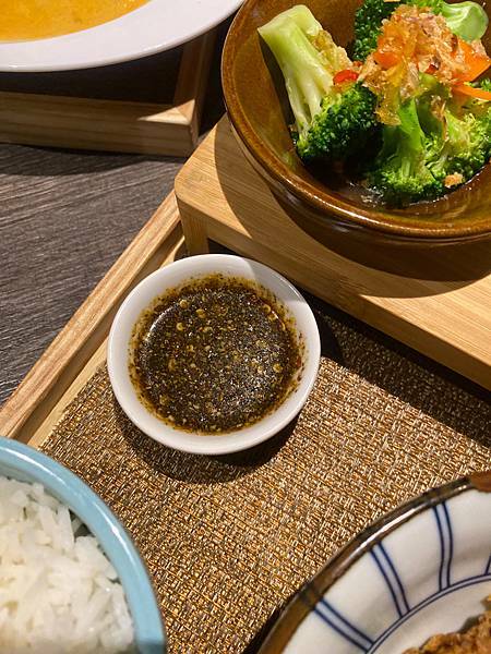 (台北松江南京站)泰舍泰式料理第一店 中山區捷運站美食 米塔集團新開幕異國料理 一人也可享用泰式定食 大份量好吃cp值高