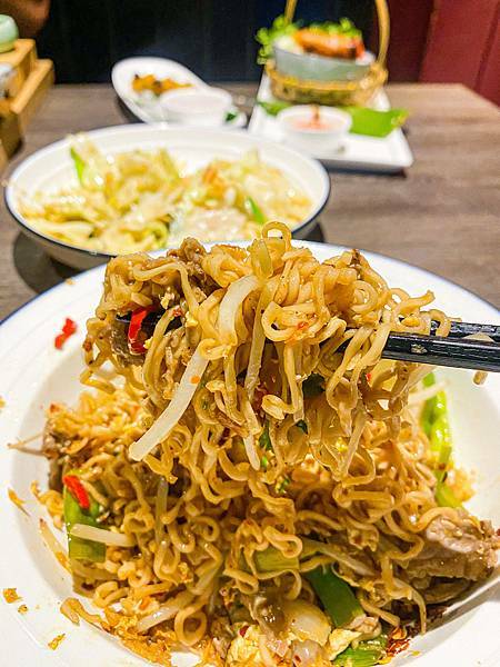 (台北松江南京站)泰舍泰式料理第一店 中山區捷運站美食 米塔集團新開幕異國料理 一人也可享用泰式定食 大份量好吃cp值高