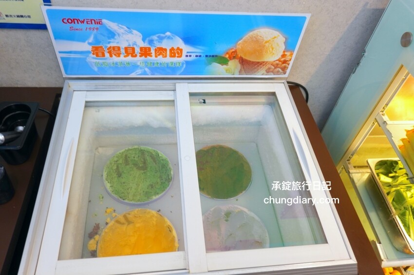 板橋299火鍋吃到飽「牛、豬、雞」五種肉品無限續加，還有免費自助吧......