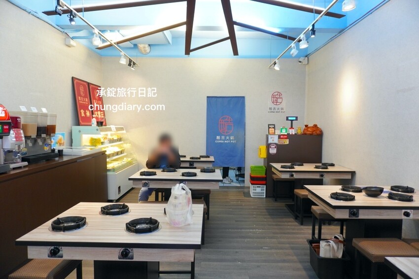 板橋299火鍋吃到飽「牛、豬、雞」五種肉品無限續加，還有免費自助吧......