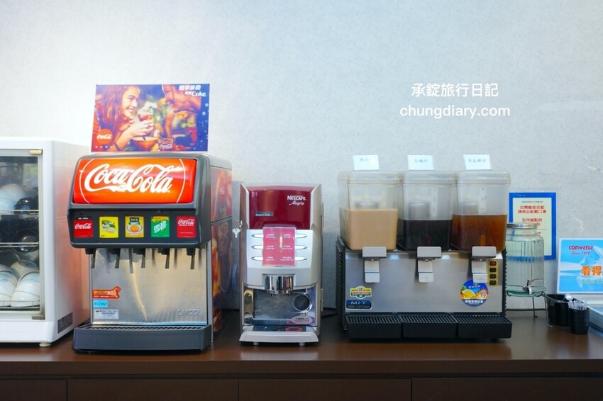 板橋299火鍋吃到飽「牛、豬、雞」五種肉品無限續加，還有免費自助吧......