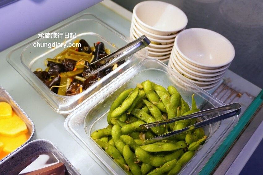 板橋299火鍋吃到飽「牛、豬、雞」五種肉品無限續加，還有免費自助吧......