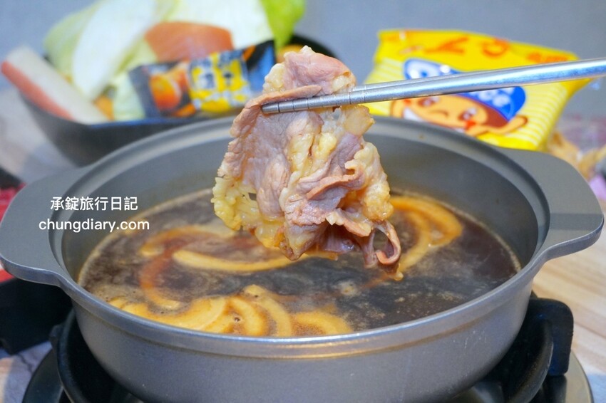 板橋299火鍋吃到飽「牛、豬、雞」五種肉品無限續加，還有免費自助吧......