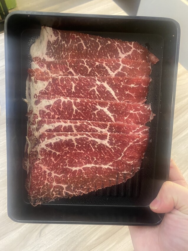 板橋299火鍋吃到飽「牛、豬、雞」五種肉品無限續加，還有免費自助吧......