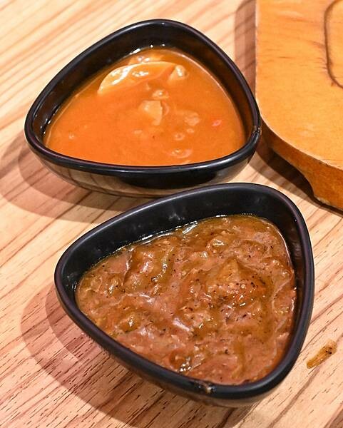大港參貳牛排館∥鹽埕區美食∥超夯復古平價牛排館∥肉食族雙拼好超值∥玉米濃湯必喝∥一到用餐時段滿滿人潮