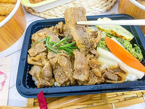 (台北西門町站)櫻木食堂 台北萬華西門町外帶日式定食美食推薦 日本廚師傳達道地的日本料理 咖哩豬排燒肉丼飯可樂餅滿滿日式風味又好吃