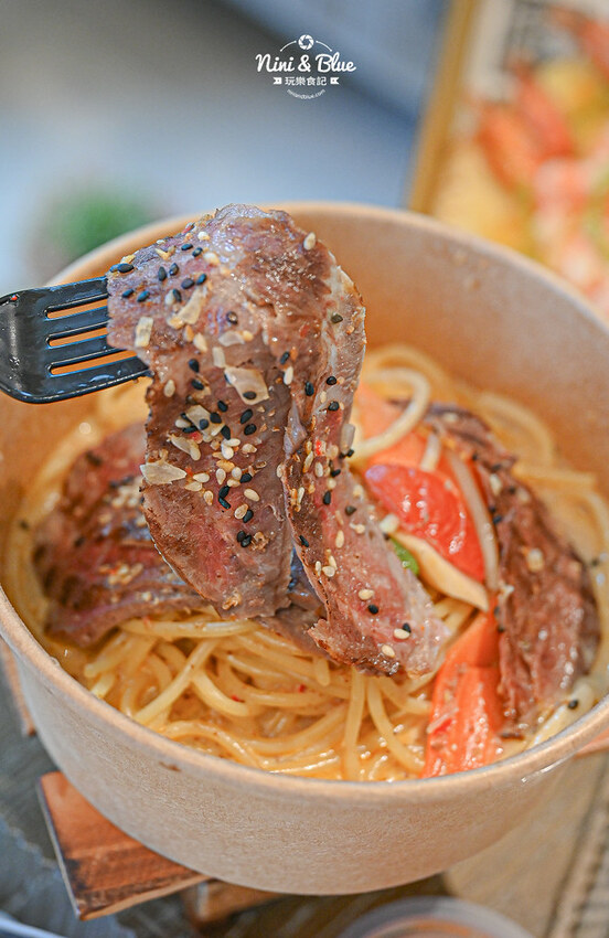 雛菊見DAISY HOUSE |台中南屯森林系美翻餐廳，防疫四人餐只要870元再送手做馬林糖 Nini and Blue 玩樂食記