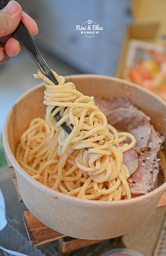 雛菊見DAISY HOUSE |台中南屯森林系美翻餐廳，防疫四人餐只要870元再送手做馬林糖 Nini and Blue 玩樂食記