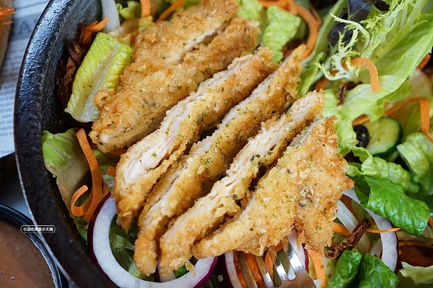 台中超夢幻浮誇森林系義式餐廳，全天候供餐、亦有多人分享餐，再被超萌布丁熊包圍，走一趟尖叫吃好吃滿~（