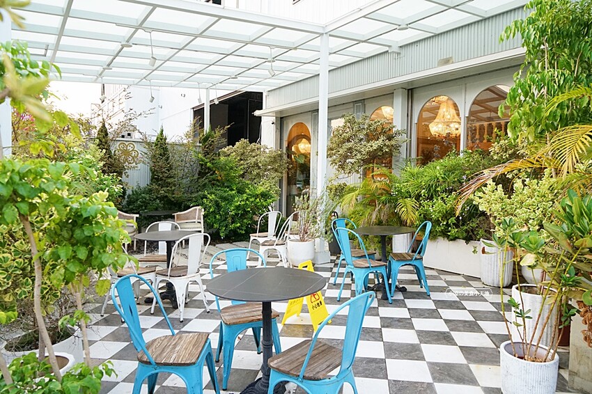 台中超夢幻浮誇森林系義式餐廳，全天候供餐、亦有多人分享餐，再被超萌布丁熊包圍，走一趟尖叫吃好吃滿~（