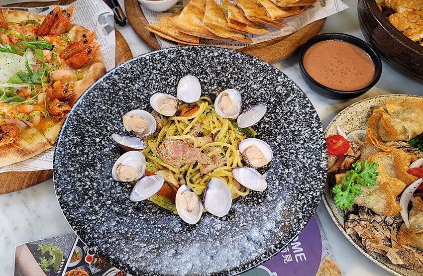 台中超夢幻浮誇森林系義式餐廳，全天候供餐、亦有多人分享餐，再被超萌布丁熊包圍，走一趟尖叫吃好吃滿~（