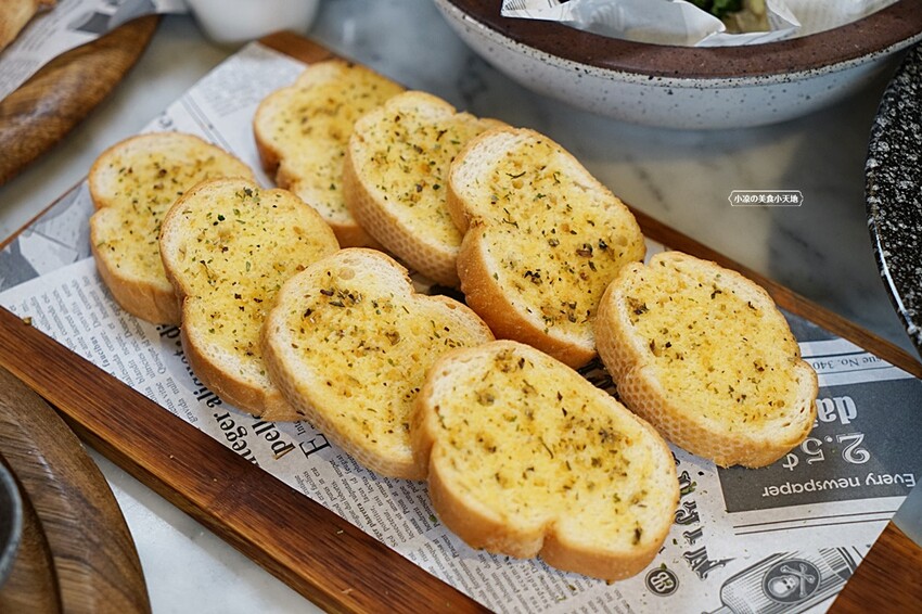 台中超夢幻浮誇森林系義式餐廳，全天候供餐、亦有多人分享餐，再被超萌布丁熊包圍，走一趟尖叫吃好吃滿~（