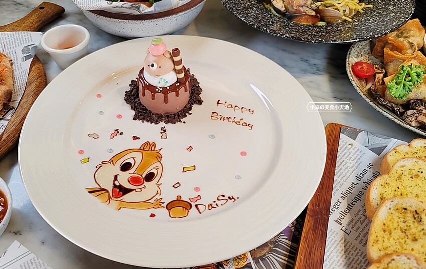 台中超夢幻浮誇森林系義式餐廳，全天候供餐、亦有多人分享餐，再被超萌布丁熊包圍，走一趟尖叫吃好吃滿~（