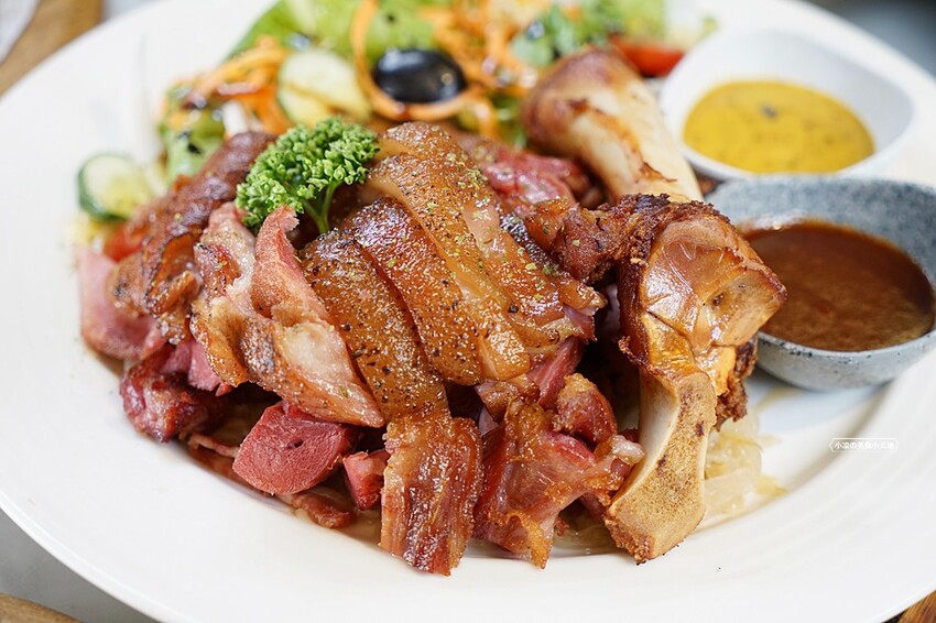 台中超夢幻浮誇森林系義式餐廳，全天候供餐、亦有多人分享餐，再被超萌布丁熊包圍，走一趟尖叫吃好吃滿~（