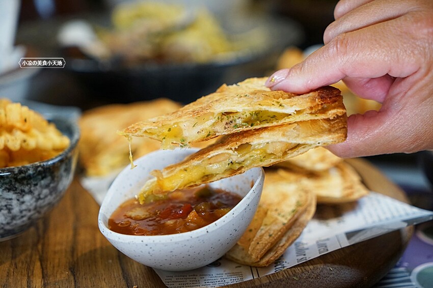 台中超夢幻浮誇森林系義式餐廳，全天候供餐、亦有多人分享餐，再被超萌布丁熊包圍，走一趟尖叫吃好吃滿~（