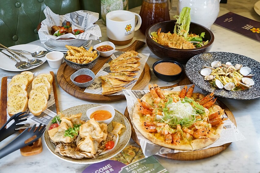 台中超夢幻浮誇森林系義式餐廳，全天候供餐、亦有多人分享餐，再被超萌布丁熊包圍，走一趟尖叫吃好吃滿~（