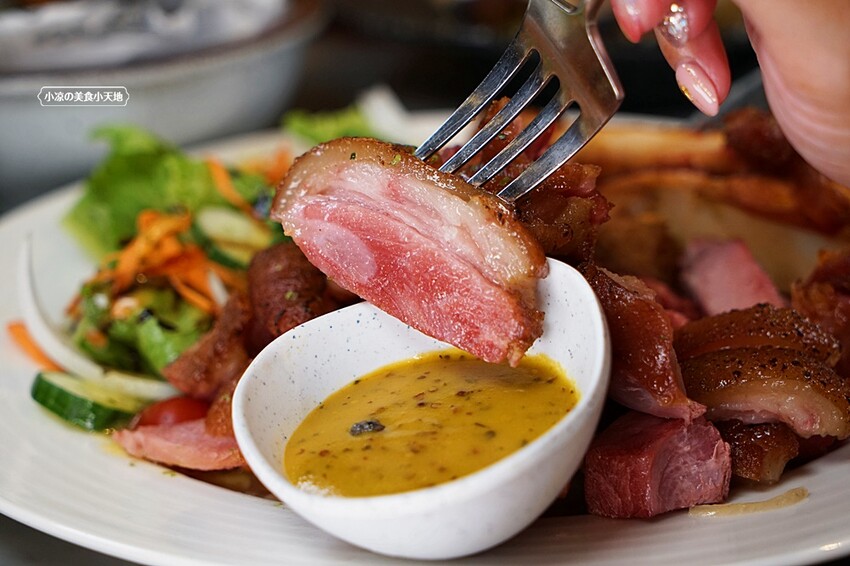 台中超夢幻浮誇森林系義式餐廳，全天候供餐、亦有多人分享餐，再被超萌布丁熊包圍，走一趟尖叫吃好吃滿~（