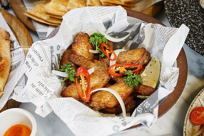 台中超夢幻浮誇森林系義式餐廳，全天候供餐、亦有多人分享餐，再被超萌布丁熊包圍，走一趟尖叫吃好吃滿~（