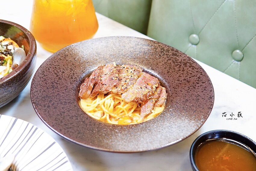 雛菊見DAISY HOUSE 台中南屯店，森林系網美特色餐廳，首創客製化畫盤生日慕斯壽星優惠，晚餐慶祝更浪漫，分享餐749元起 - Cyndni loves享食天堂