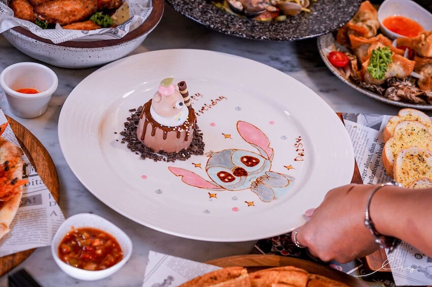 雛菊見 |台中萌到尖叫的森林系餐廳，必推4人套餐＋萌系布丁熊甜點套餐，讓人捨不得吃！當月壽星提前預訂還能客製化畫盤～ - 艾薇覓食趣