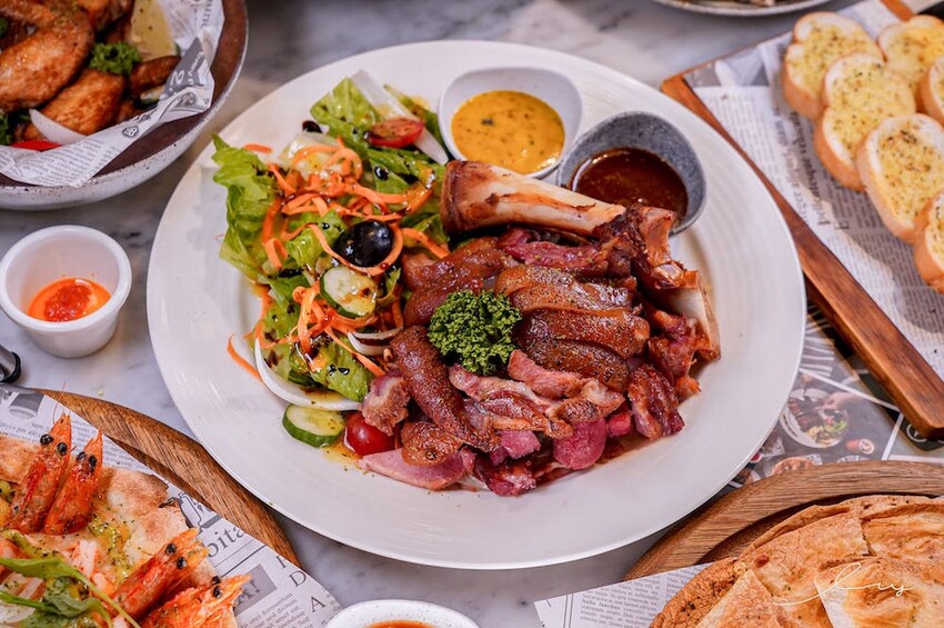 雛菊見 |台中萌到尖叫的森林系餐廳，必推4人套餐＋萌系布丁熊甜點套餐，讓人捨不得吃！當月壽星提前預訂還能客製化畫盤～ - 艾薇覓食趣