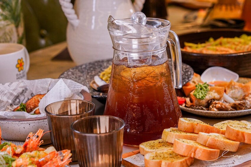 雛菊見 |台中萌到尖叫的森林系餐廳，必推4人套餐＋萌系布丁熊甜點套餐，讓人捨不得吃！當月壽星提前預訂還能客製化畫盤～ - 艾薇覓食趣