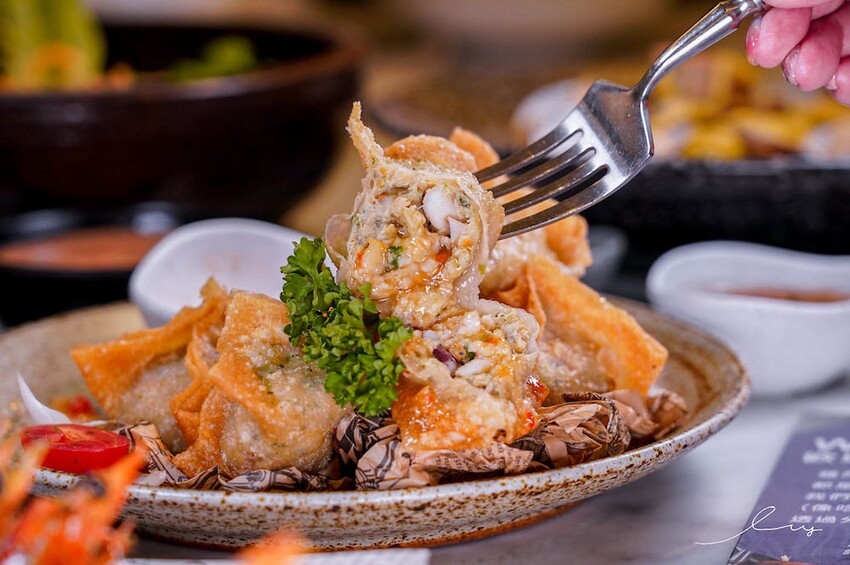 雛菊見 |台中萌到尖叫的森林系餐廳，必推4人套餐＋萌系布丁熊甜點套餐，讓人捨不得吃！當月壽星提前預訂還能客製化畫盤～ - 艾薇覓食趣