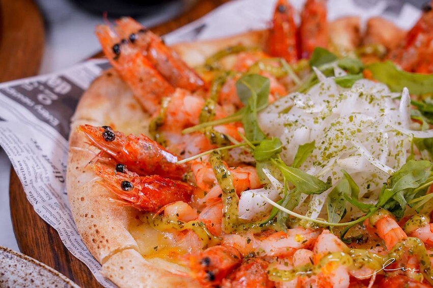 雛菊見 |台中萌到尖叫的森林系餐廳，必推4人套餐＋萌系布丁熊甜點套餐，讓人捨不得吃！當月壽星提前預訂還能客製化畫盤～ - 艾薇覓食趣