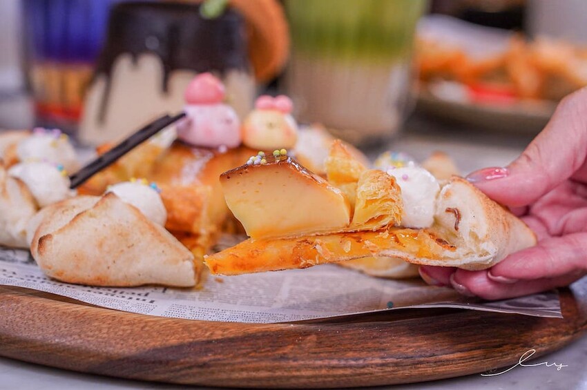 雛菊見 |台中萌到尖叫的森林系餐廳，必推4人套餐＋萌系布丁熊甜點套餐，讓人捨不得吃！當月壽星提前預訂還能客製化畫盤～ - 艾薇覓食趣