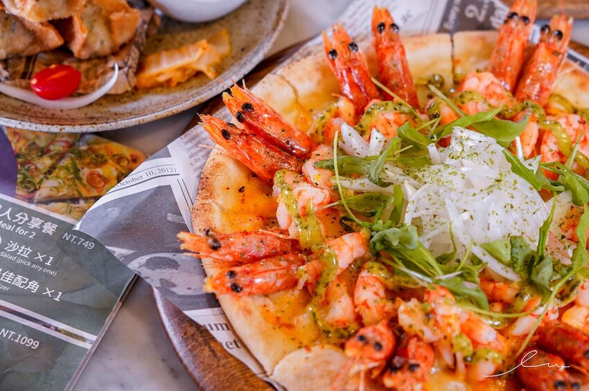 雛菊見 |台中萌到尖叫的森林系餐廳，必推4人套餐＋萌系布丁熊甜點套餐，讓人捨不得吃！當月壽星提前預訂還能客製化畫盤～ - 艾薇覓食趣