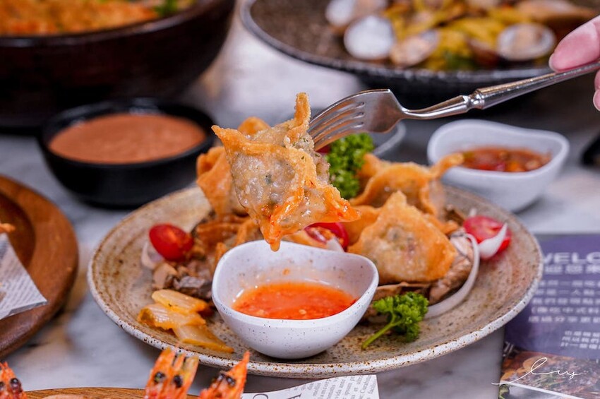 雛菊見 |台中萌到尖叫的森林系餐廳，必推4人套餐＋萌系布丁熊甜點套餐，讓人捨不得吃！當月壽星提前預訂還能客製化畫盤～ - 艾薇覓食趣