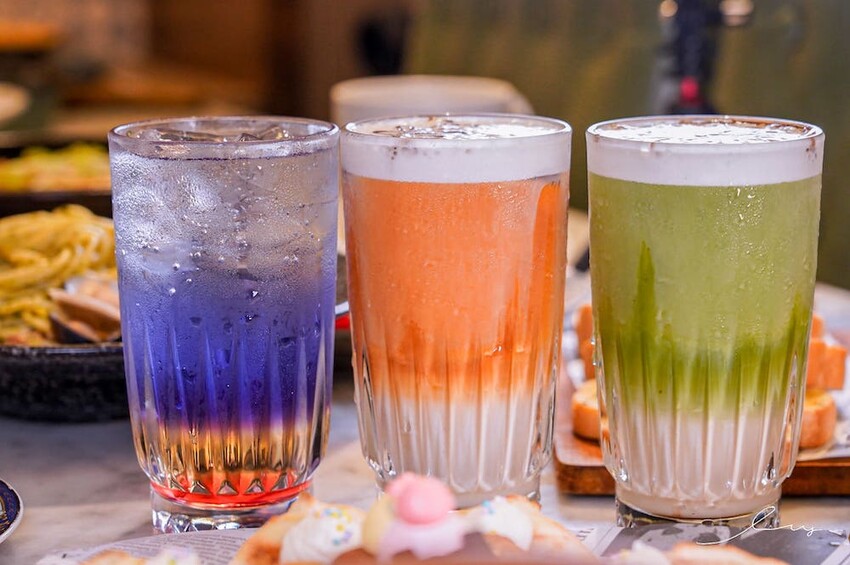 雛菊見 |台中萌到尖叫的森林系餐廳，必推4人套餐＋萌系布丁熊甜點套餐，讓人捨不得吃！當月壽星提前預訂還能客製化畫盤～ - 艾薇覓食趣