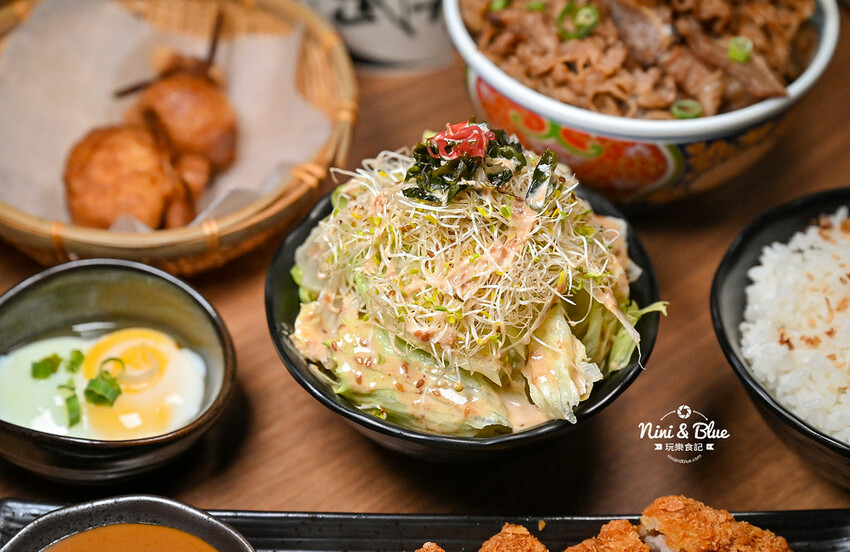 直火炙燒、肉量加倍，還有湯品、霜淇淋吃到飽，丼飯和豬排定食都好吃－妮妮布魯