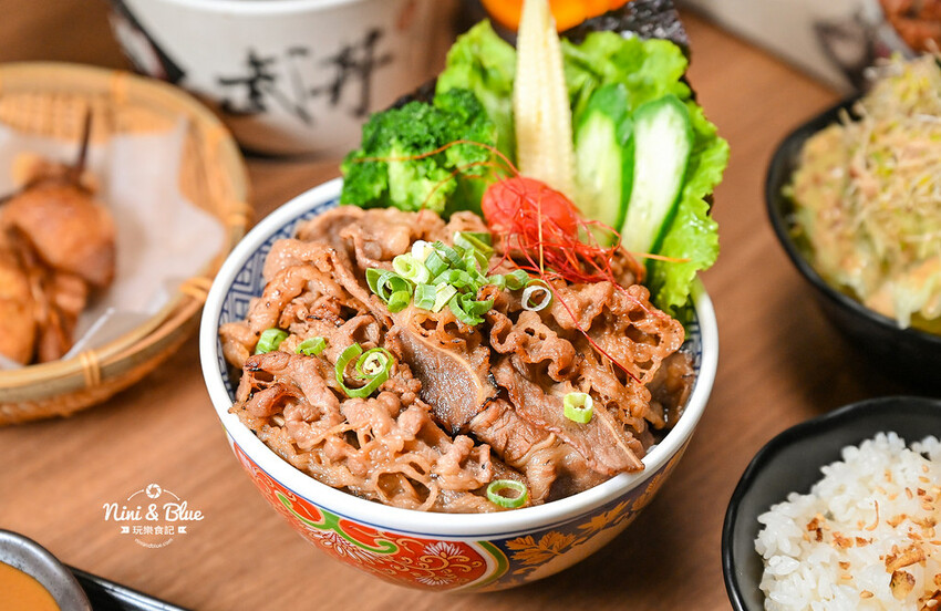 直火炙燒、肉量加倍，還有湯品、霜淇淋吃到飽，丼飯和豬排定食都好吃－妮妮布魯