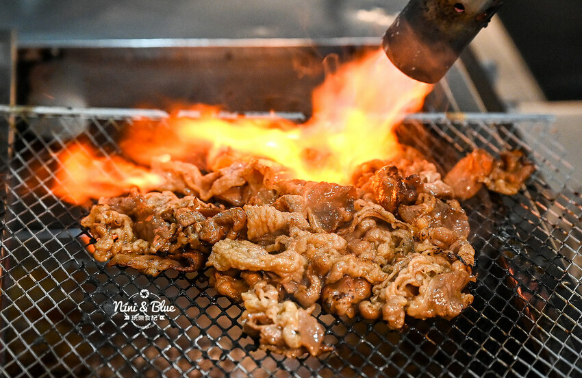直火炙燒、肉量加倍，還有湯品、霜淇淋吃到飽，丼飯和豬排定食都好吃－妮妮布魯