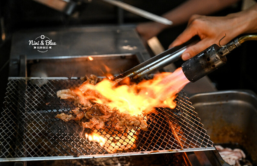 直火炙燒、肉量加倍，還有湯品、霜淇淋吃到飽，丼飯和豬排定食都好吃－妮妮布魯