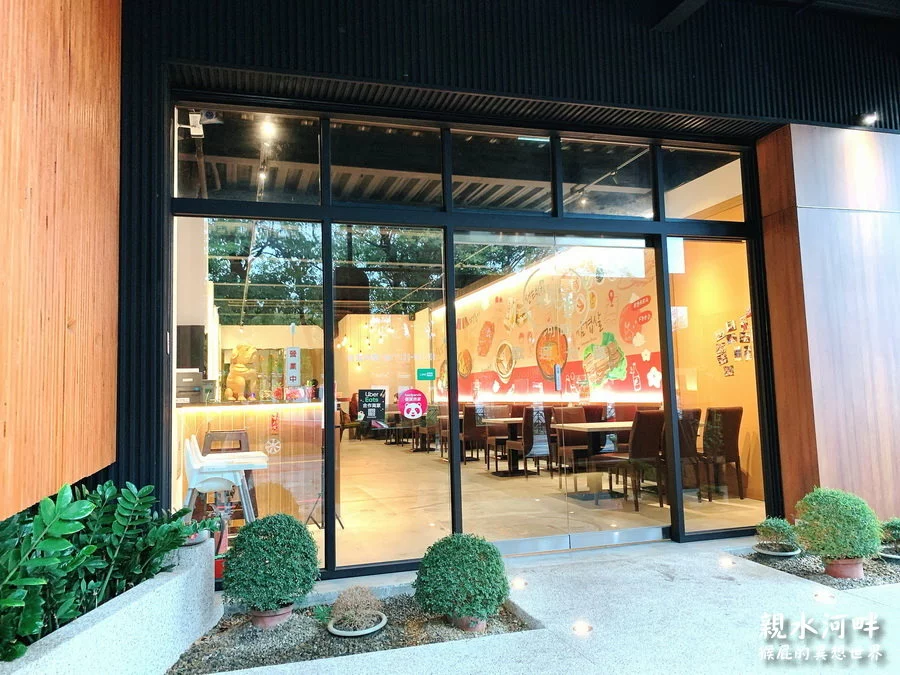 台中韓式料理推薦，有韓服體驗一秒到韓國，超道地人蔘雞、韓國豬腳、海鮮煎餅通通吃的到！老闆娘是韓國人！