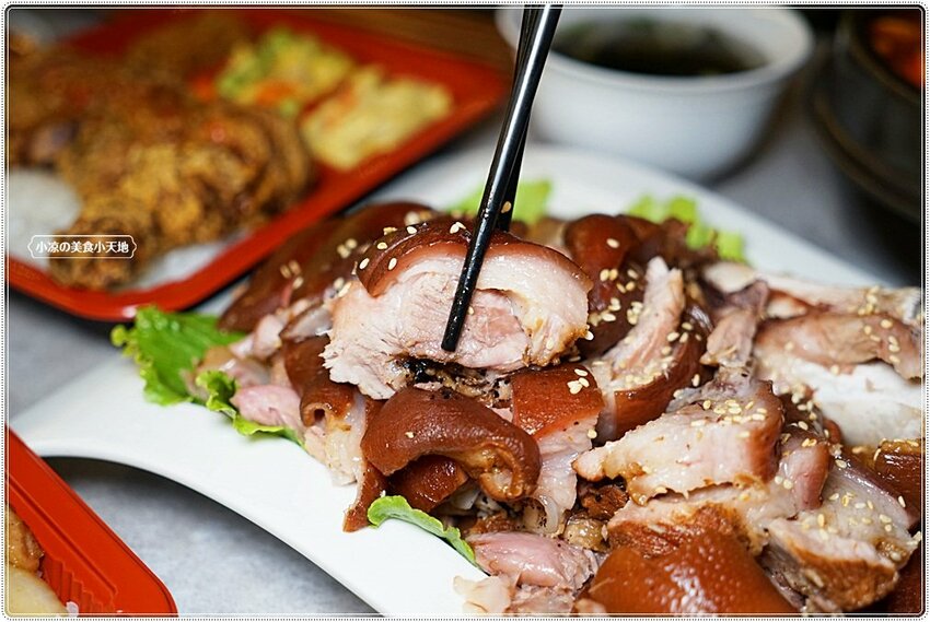 韓劇主角都在吃！台中少見韓式豬腳，道地韓風美味，便當只要$90還附湯飲料！(中場無休息)