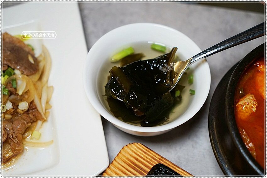 韓劇主角都在吃！台中少見韓式豬腳，道地韓風美味，便當只要$90還附湯飲料！(中場無休息)