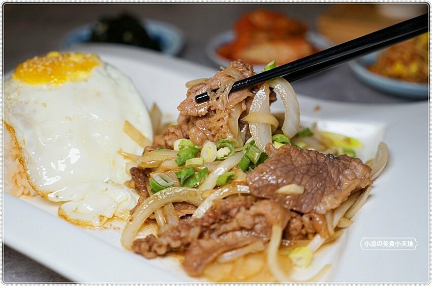 韓劇主角都在吃！台中少見韓式豬腳，道地韓風美味，便當只要$90還附湯飲料！(中場無休息)