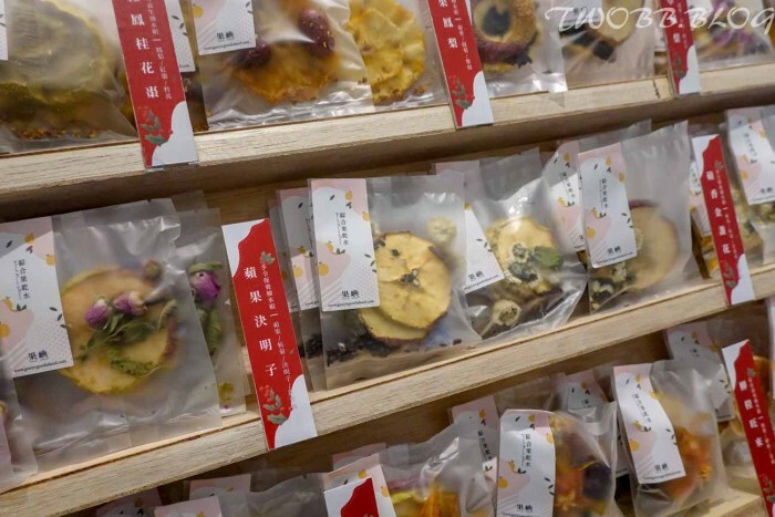 好物分享｜果嶼果乾水》單純無添加的果乾，外表不美麗的次級水果，經過用心處理，即能欣賞其中之美。 - 1個媽咪2個寶