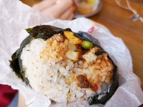 (台中/西區) 飯糰ㄜˋ打嗝，超可愛的美型飯糰品項雖不多，但好拍又好吃，靠近科博館、金典酒店 - COCO享天下(隆爸妤媽愛白白)