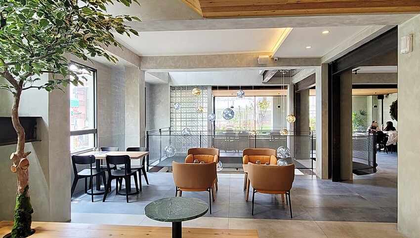 台中人氣老宅咖啡館，招牌法式舒芙蕾必點，還有早午餐、義大利麵、燉飯也很推！不限時、無服務費更優～