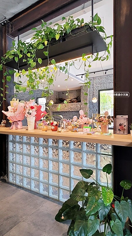 台中人氣老宅咖啡館，招牌法式舒芙蕾必點，還有早午餐、義大利麵、燉飯也很推！不限時、無服務費更優～