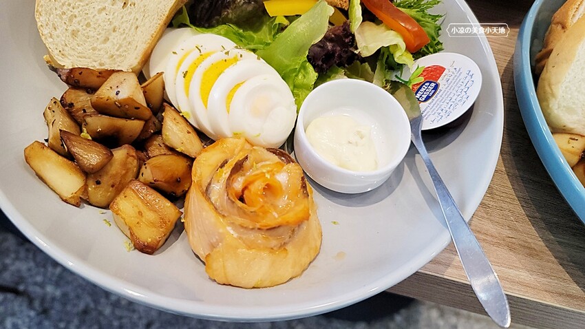 台中人氣老宅咖啡館，招牌法式舒芙蕾必點，還有早午餐、義大利麵、燉飯也很推！不限時、無服務費更優～